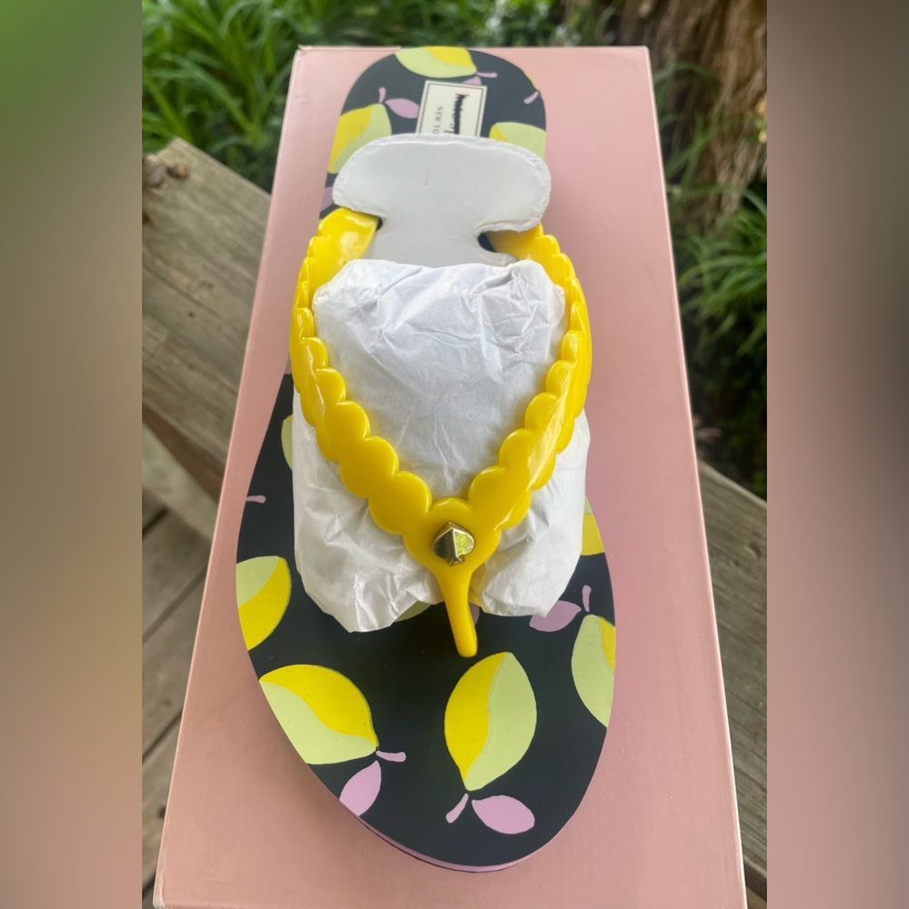 Kate Spade New York Malta Yellow Lemons Flip Flop Size 8